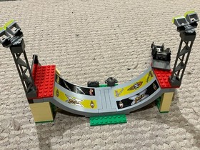 LEGO Island #6738 &ldquo;Skateboard Challenge&rdquo; (2002), Used, Very Good Cond., Complete