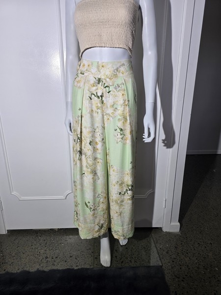 Sheike size 6 palazzo cropped floral wide leg pants