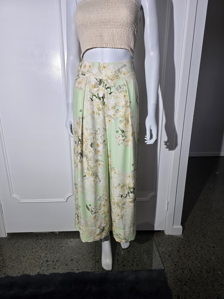 Sheike size 6 palazzo cropped floral wide leg pants