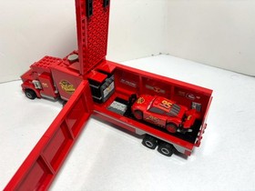 LEGO Cars: Mack's Team Truck 8486 (2011) + Ultimate Build Lightning McQueen 8484