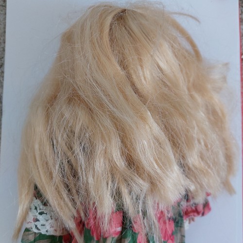 Poupée Porcelaine 40cm env. • COQUINE, BLONDE, YEUX BLEUS, ROBE VERT & ROUGE, - Picture 5 of 6
