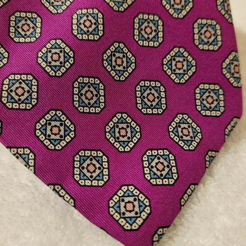 Burberry Of London Silk Tie Hot Pink Geometric 3.5x57" - Picture 2 of 7
