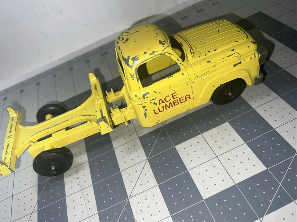 Camión de madera vintage 1950 Hubley 470-58 amarillo Ford Log Ace solo agrega troncos Foto 2 de 4