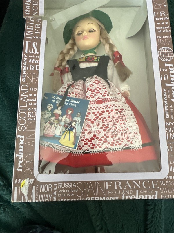 The Wonderful World of Effanbee Dolls Miss Switzerland w/tag In box