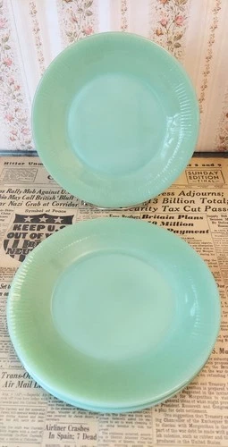 Set of 4 Vintage Fire King Jadeite 9" Jane Ray Dinner Plates - EXCELLENT COND