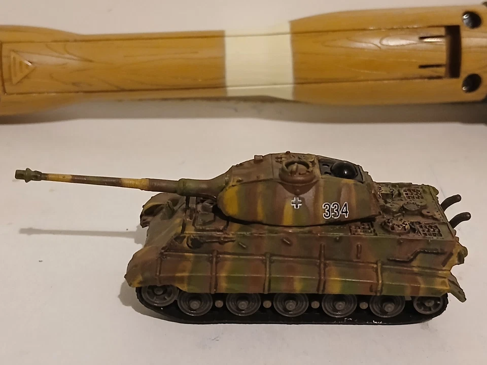 Rare Takara 1:144 World Tank Museum remote control IRC King Tiger II WR-03 - Image 4 of 4