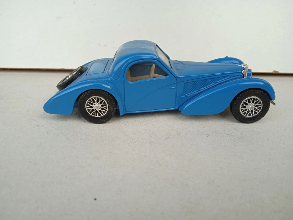 Modellino auto Solido Bugatti 57 S Atlante 1939 Scala 1:43 - azzurra - Immagine 2 di 4
