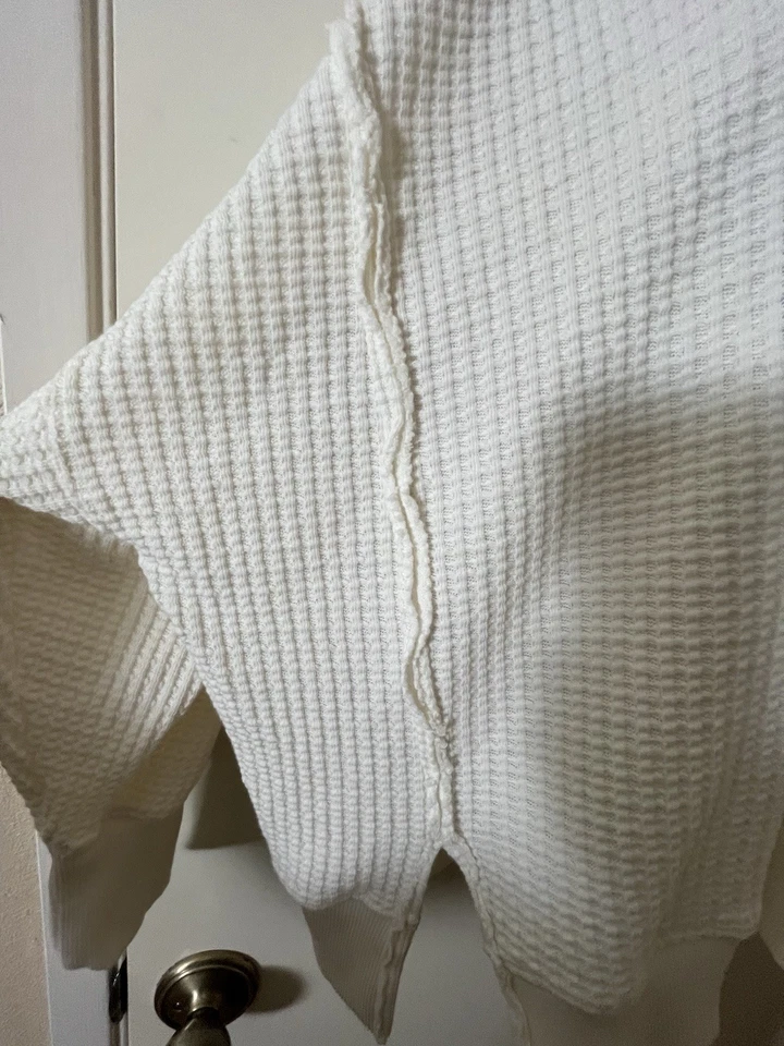 Sudadera AMERICAN EAGLE Seriously Lived In Talla XS Off White Waffle Cuello en V Cuadrada Foto 3 de 4