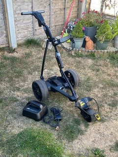 POWAKADDY FW5 TROLLEY IN GOOD USED CONDITION WITH PLUG N PLAY LITHIUM BATTERY