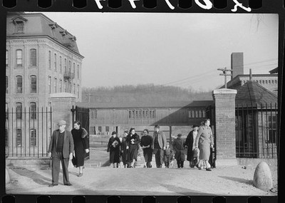 Photo:Taftville Connecticut 1940 Penomah Mills shift change workers