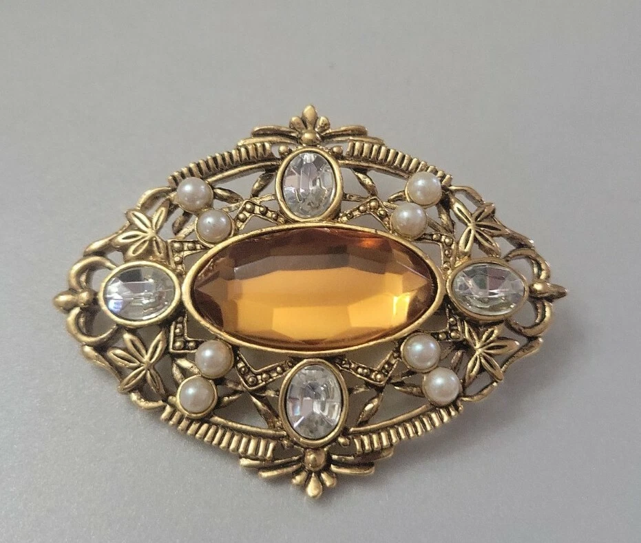 VINTAGE AVON FILIGREE FANTASY PIN PENDANT AMBER PEARLS CRYSTALS 1995 - Image 2 of 4