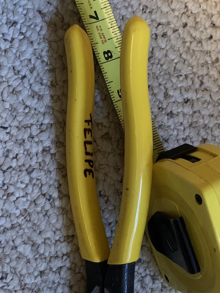 Klein Tools 9" High Leverage Side Cutting Pliers D2139NECR. Used