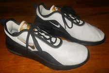 Nike Air Max Motion 2 running shoes  Men's size 10 M  EU 44  Excellent condition