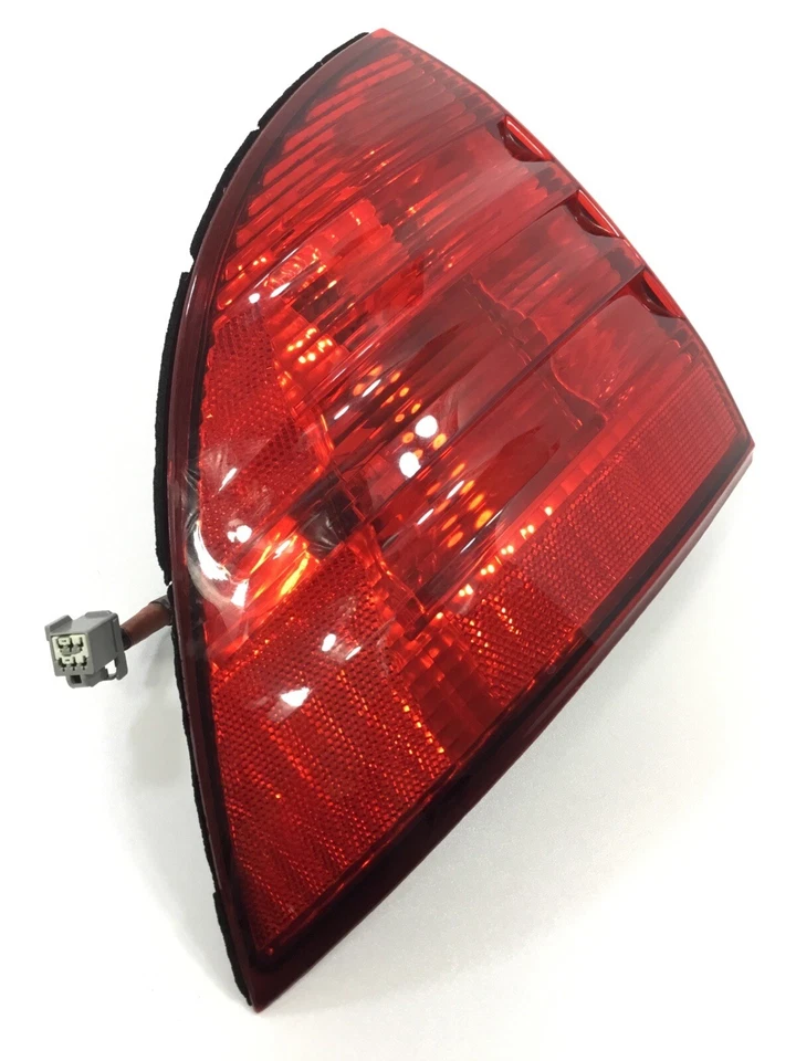 Luz trasera de freno de esquina izquierda izquierda Lincoln LS 2000-2002 lado del conductor limpia y lista Foto 2 de 4