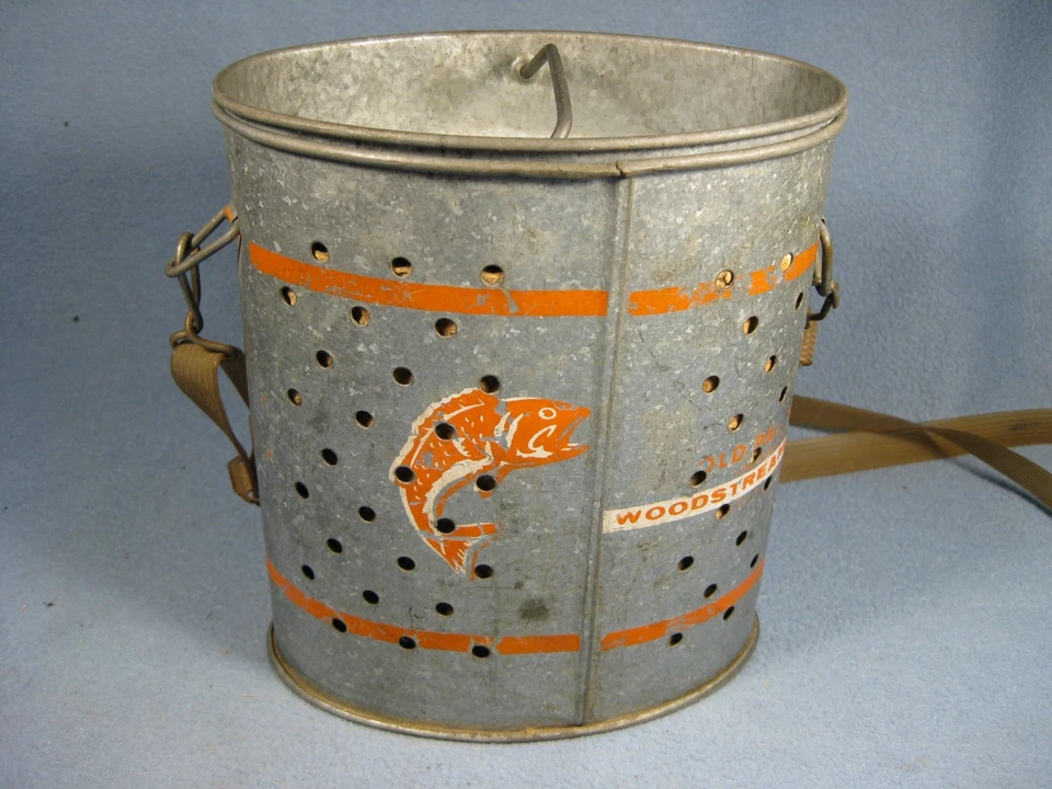 Vintage Old Pal Woodstream Airbreather Minnow Bucket with Carry Handle - Image 2 of 4