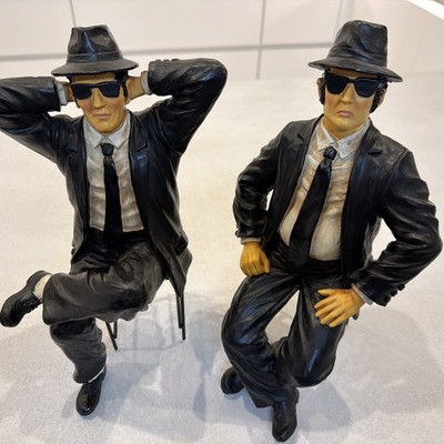 The Blues Brothers Figurenset Jake & Elwood Blues Stühle ca. 31 cm hoch