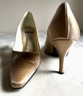 Stuart Weitzman Gold Shiny ‎Satin Leather Pointed Toe Heels Pumps Shoes 7 B — photo 4