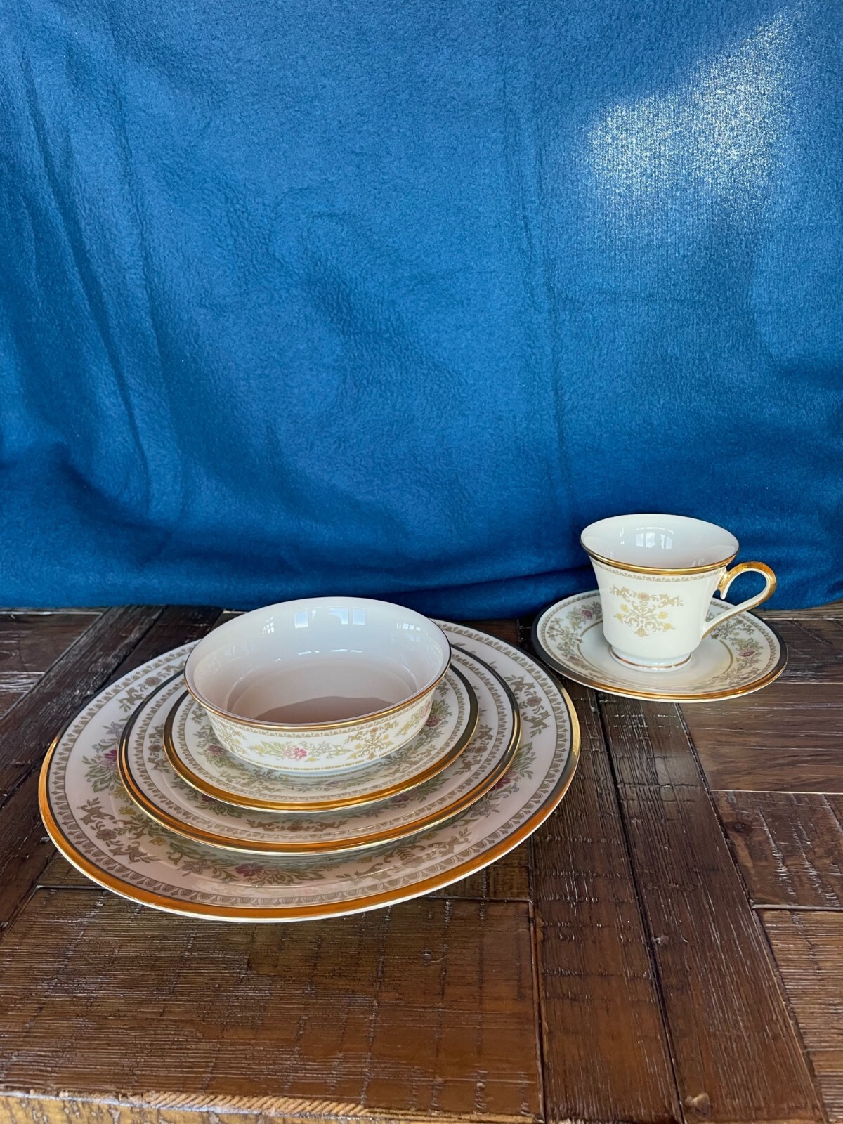 Lenox Castle Garden china collection 105 pieces total Great Condition