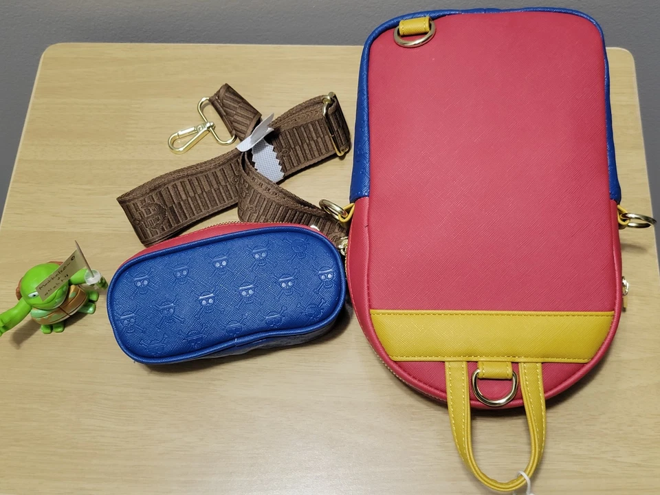 Bandolera convertible Loungefly de una pieza con bolsa para monedas Foto 3 de 4