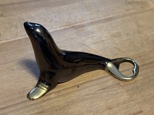 Flaschenöffner Robbe Seehund, Metall, ca 280g, schwarz-gold, vintage, 60er Jahre