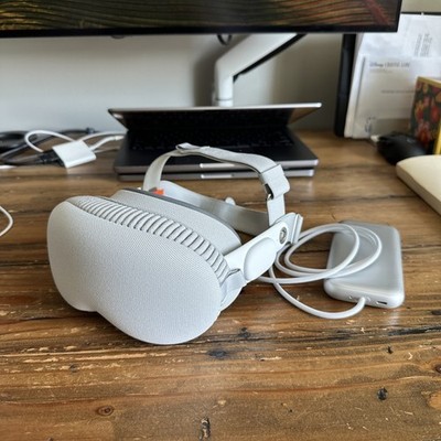 Apple Vision Pro 256GB, Solo Knit Band - S, Dual Loop Band - S, Light Seal - 33W