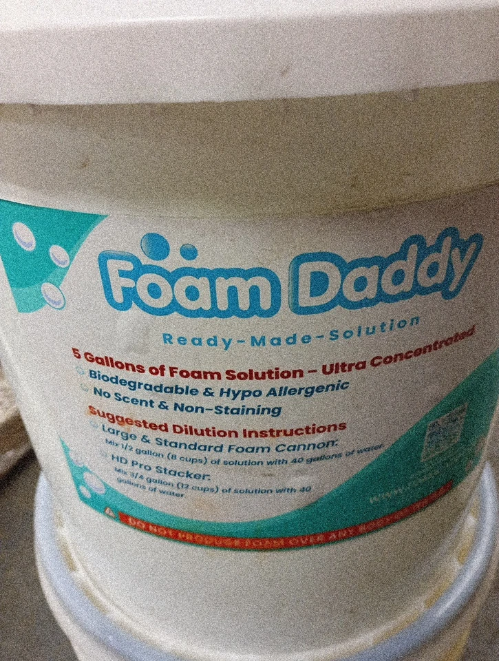 Solución concentrada FoamDaddy, cubo de 5 galones, 611 Foto 2 de 2