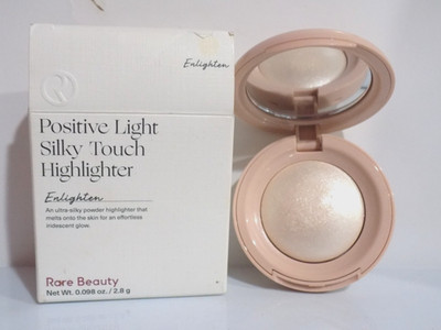 Rare Beauty Positive Light Silky Touch Highlighter Enlighten (0.098 OZ.)