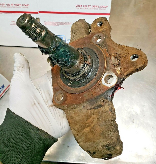 7583 Toyota Pickup truck HILUX Steering Knuckle Spindle 2WD 4x2 LEFT