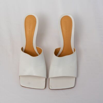 Kurara BOTTEGA VENETA ホワイトレザーサンダル Bottega Veneta White Leather Square Toe Slides 39 | eBay