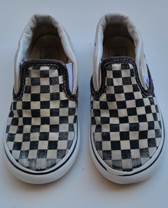 size 7 checkered vans