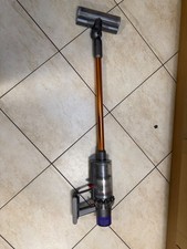 Dyson cyclone v10 cordless vacuum cleaner with charger