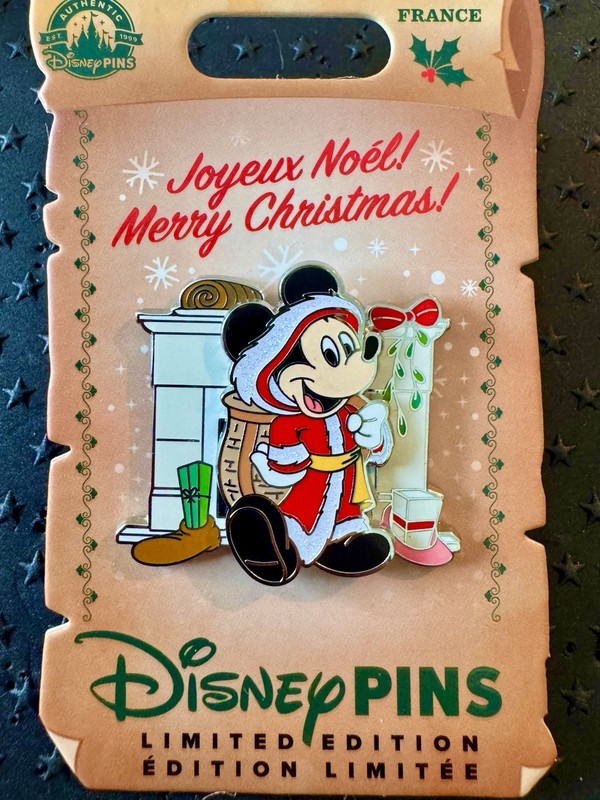 2024 Disney Parks Christmas Santa Mickey Mouse France Pere Noel LE 2000 Pin New