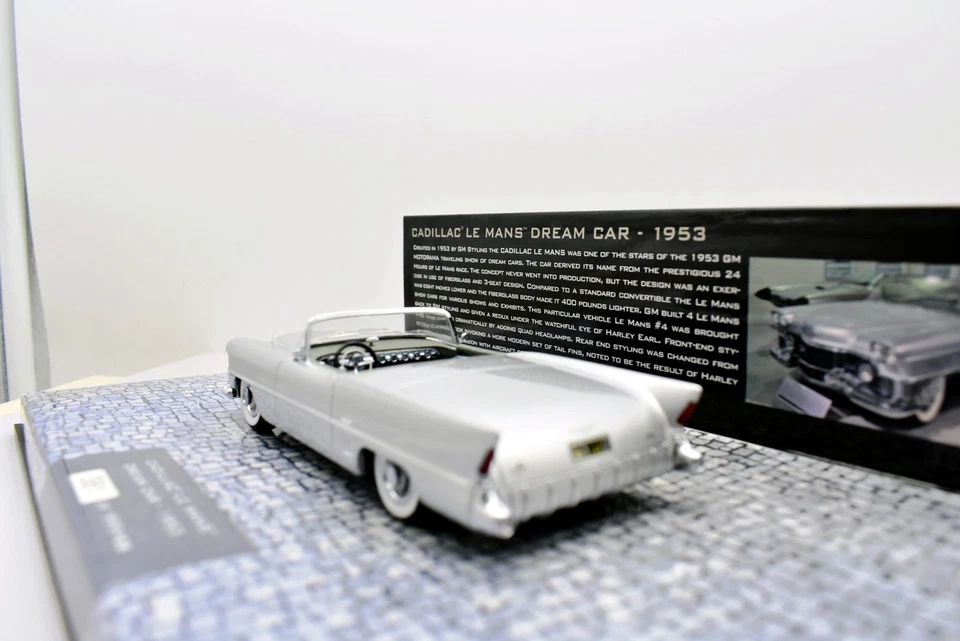 Vintage American Vehicles 1:43 Scale Cadillac Diecast Road - Image 4 of 4