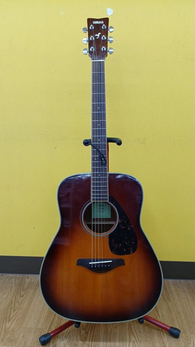 Guitarra acústica Yamaha FG820 marrón Sunburst tapa de abeto sólido con estuc...