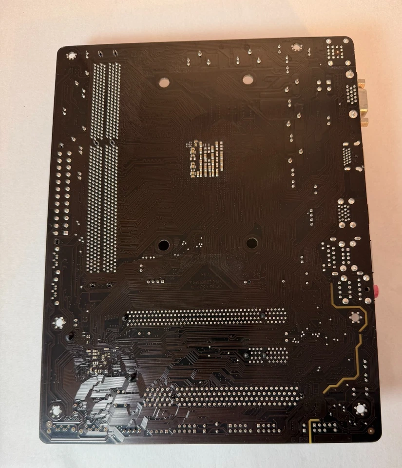 Placa madre Gigabyte GA-F2A68HM-H FM2+ AMD MicroATX DDR3 HDMI UEFI Foto 4 de 4