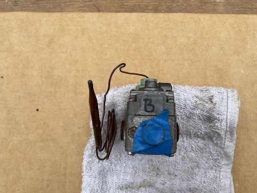 Robertshaw 710-205 Low Capacity Gas Heating Controls READ DESCRIPTION Valve "B"