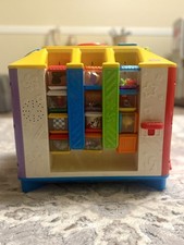 Vintage 2004 Fisher Price Incrediblock Cube Activity Center w/ 25 Peek-A-Blocks