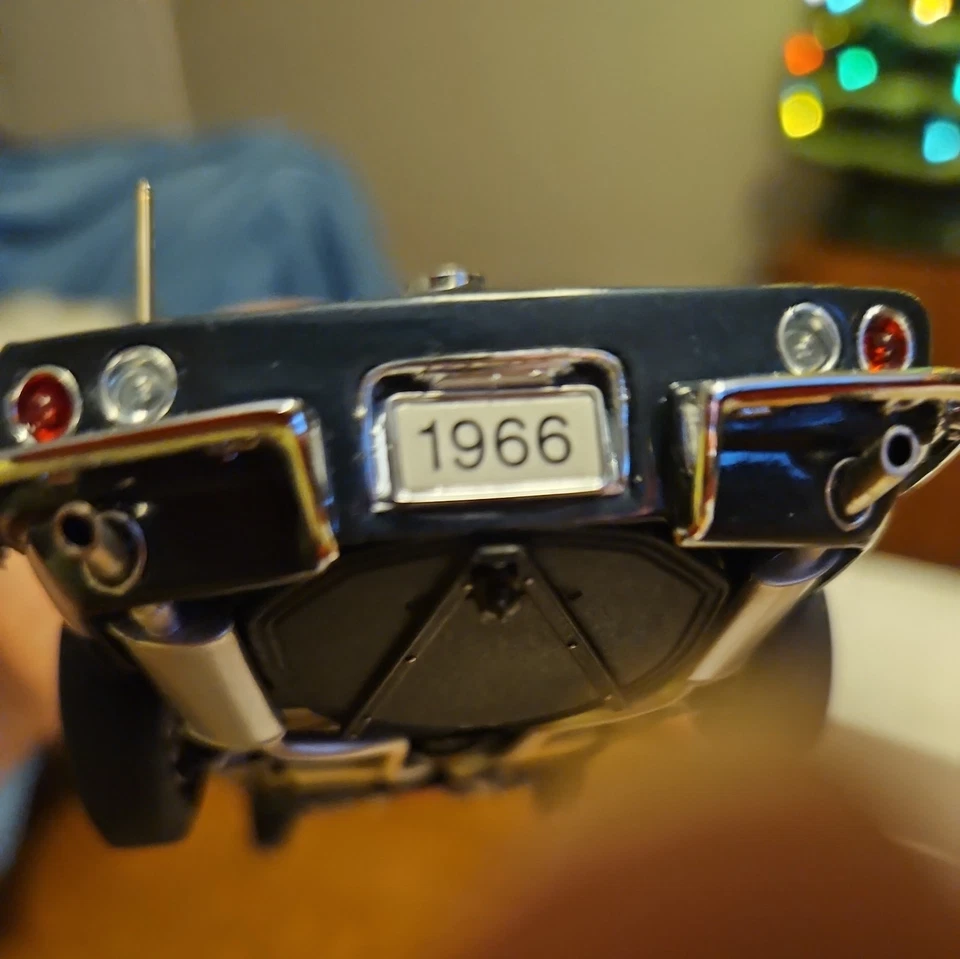 Danbury Mint  1966 Chevy Corvette Coupe 1:24 - Image 3 of 4