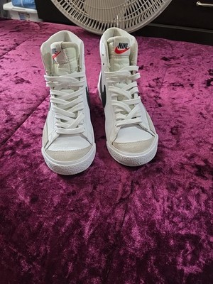 Nike Blazer Mid '77  sneakers in white and black leather with suede trims 4ysize