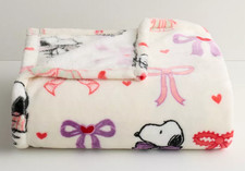 Peanuts Snoopy Plush Throw Blanket 60 x 72 Supersoft Polyester Bow Heart Print