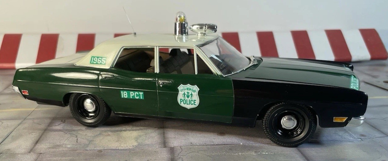 Nicely built 1/25 1970 Ford Police Car “RMP” NYPD Vintage Green White Black READ