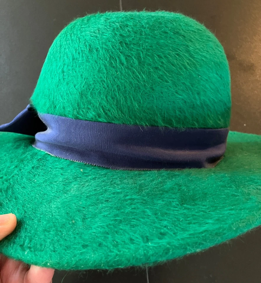 Vintage MR. JOHN JR. Green Faux Fur WIDE BRIM HAT Navy Blue Ribbon Band Bow WOW! - Image 4 of 4