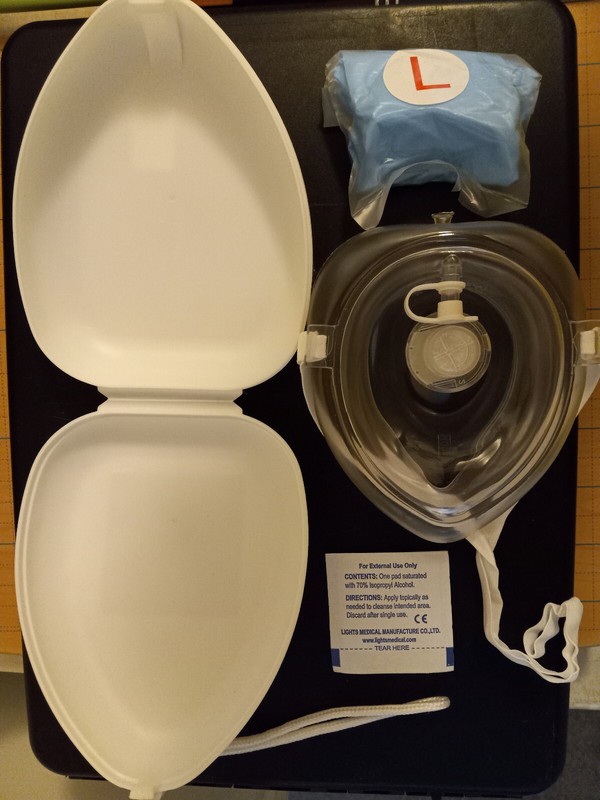 CPR Pocket Mask - White case w/Gloves, and Wipes