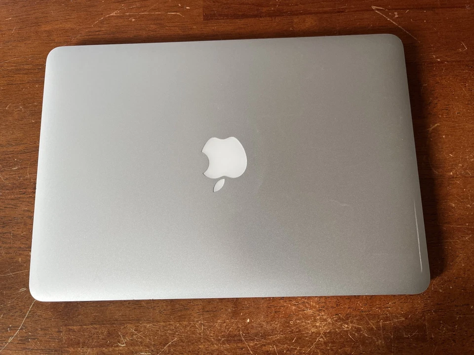 Macbook Pro de 13" finales de 2013 A1502 ciclos de batería baja excelente estado Foto 4 de 4