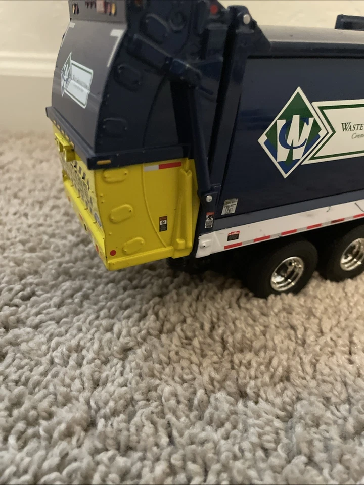 Conexiones de residuos de camión de basura de primera marcha Mack terrapro 1/34 Foto 3 de 4