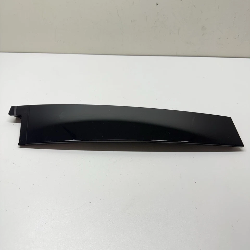 Chevrolet Malibu 2016-2025 puerta delantera izquierda pilar aplique moldura 84180744 OEM Foto 2 de 4