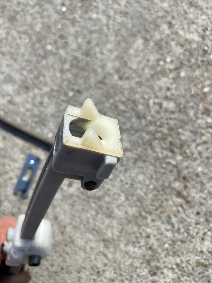 1269700126 头枕调整 W126 350SD 420SEL 300SE 560SEL 350SDL 500SEC 560 — 第 2/2 张图片