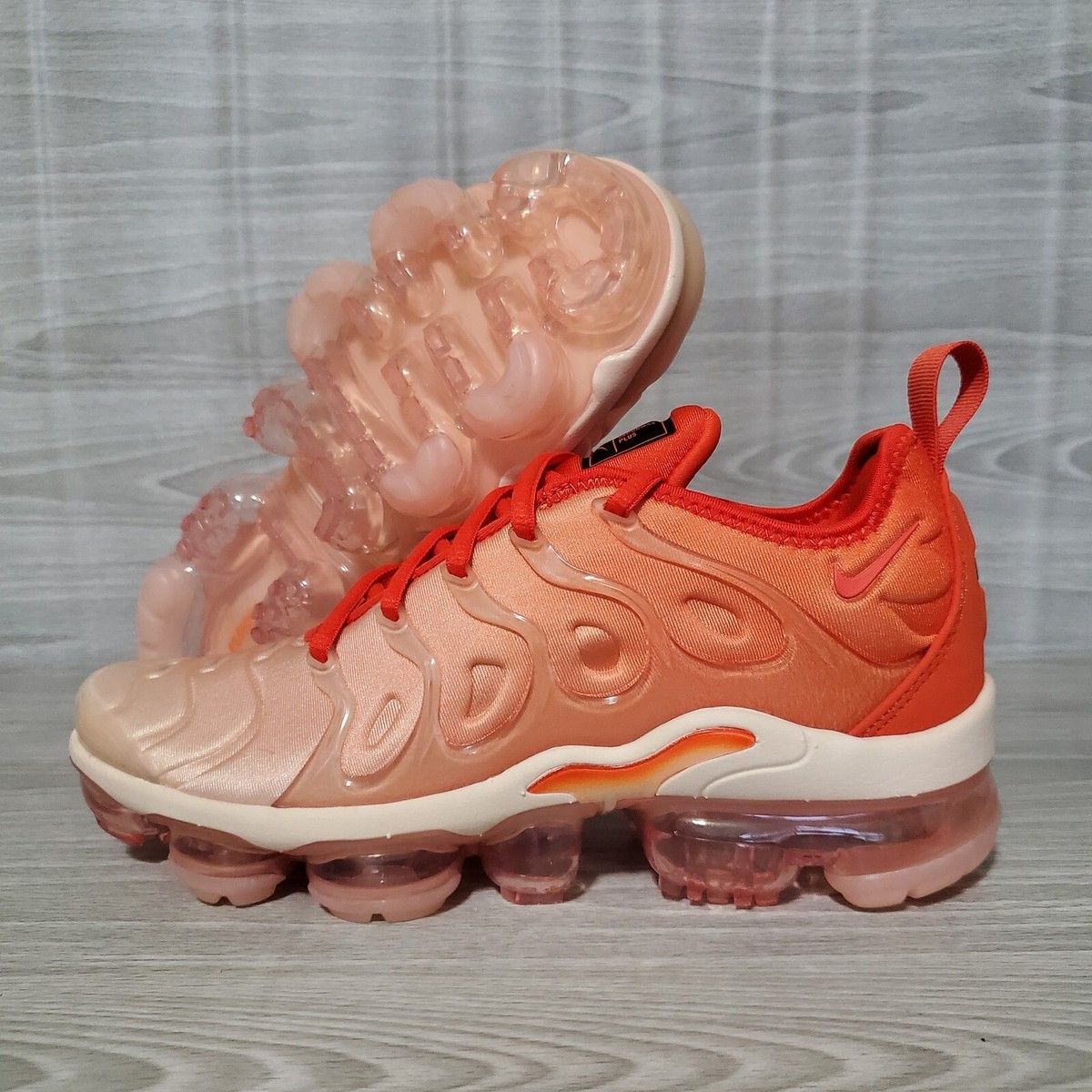 公式正規品!★NIKE AIR VAPORMAX PLUS BURNT ORANGE Nike Women's Air Vapormax Plus Shoes, Mantra Orange/Cinnabar