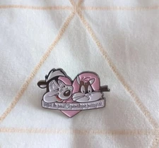 "Vintage Warner Bros Enamel Pin Looney Tunes" (Pepe Le Pew ❤ Penelope Pussycat).