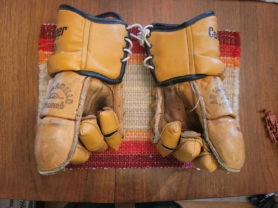 COOPER Hockey Gloves Cowhide Leather Cushioned Armadillo Thumb Size 28  - Image 2 of 4